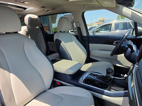 Certified 2025 Kia Carnival SX Prestige FWD image 18