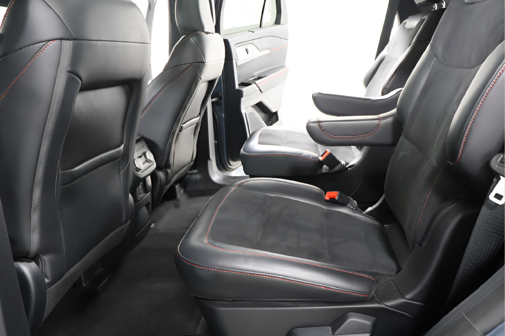 Used 2025 Ford Explorer ST AWD/4WD image 26