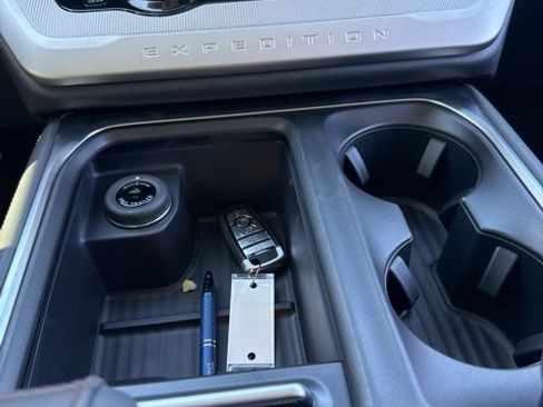 New 2025 Ford Expedition Active image 31