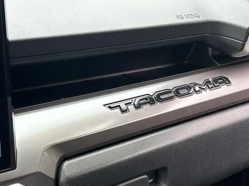 Used 2025 Toyota Tacoma TRD Sport AWD/4WD image 75