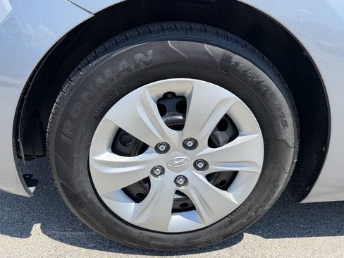 Used 2016 Hyundai Elantra SE FWD image 22