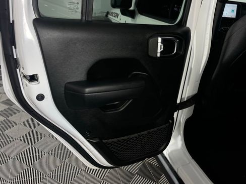 Certified 2025 Jeep Wrangler Unlimited Rubicon image 26