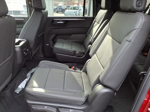 New 2026 Chevrolet Suburban LT w/ Comfort Package image 8