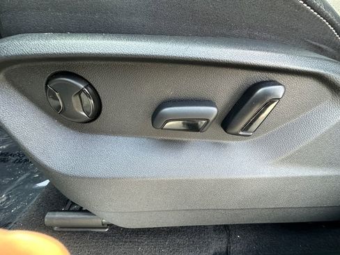 Used 2023 Volkswagen Atlas SE w/ Panoramic Sunroof Package image 10