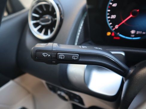 Certified 2022 Mercedes-Benz GLB 250 4MATIC w/ Premium Package Lite image 22