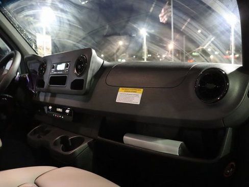 Used 2023 Mercedes-Benz Sprinter 2500 image 32