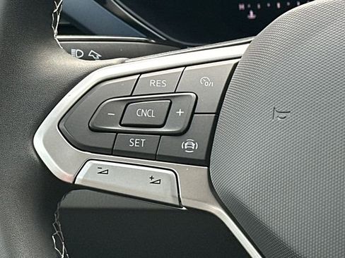 Certified 2022 Volkswagen Taos SE image 24