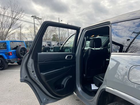 Used 2021 Jeep Grand Cherokee Laredo X image 30