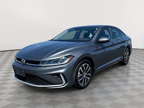 Used 2025 Volkswagen Jetta SE FWD image 1