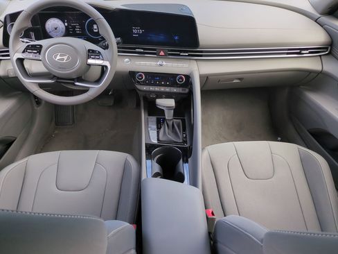 New 2025 Hyundai Elantra SEL FWD image 11