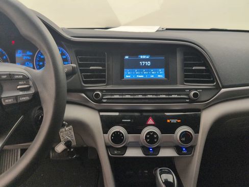 Used 2019 Hyundai Elantra SE FWD image 12