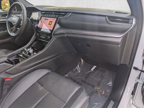 Used 2025 Jeep Grand Cherokee Overland w/ Luxury Tech Group IV AWD/4WD image 21
