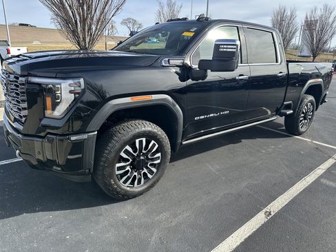 Used 2025 GMC Sierra 2500 Denali Ultimate image 5
