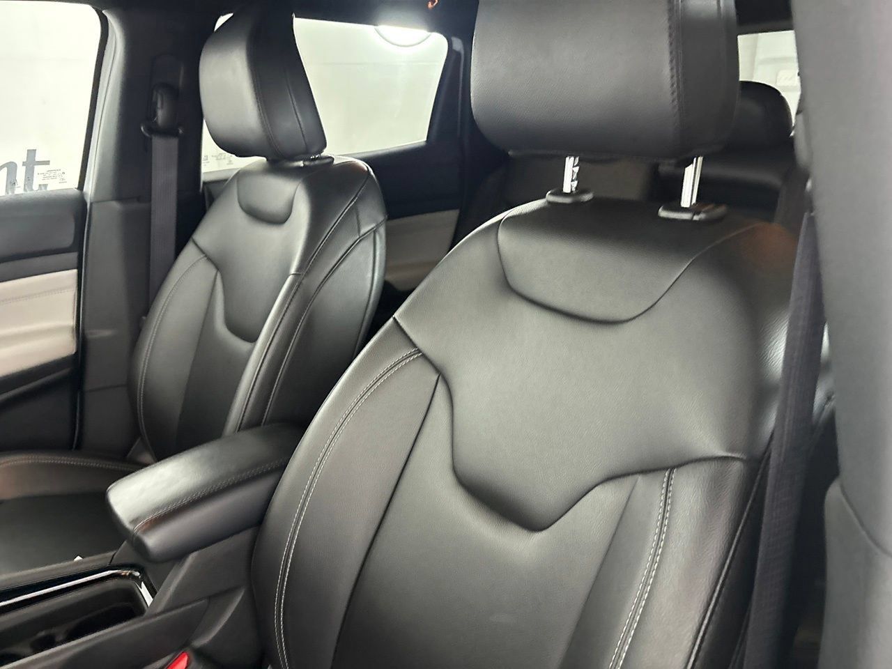 Used 2025 Jeep Compass Limited AWD/4WD image 11