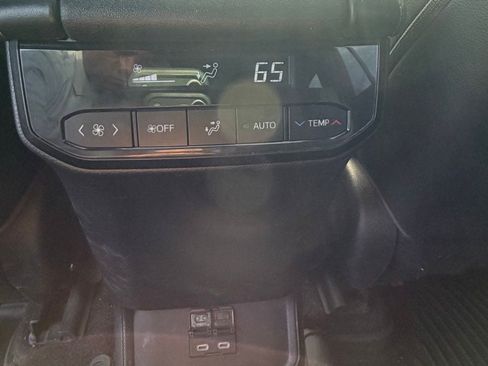 Used 2023 Toyota Highlander XSE AWD/4WD image 12