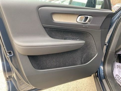 Used 2020 Volvo XC40 T5 Inscription image 17