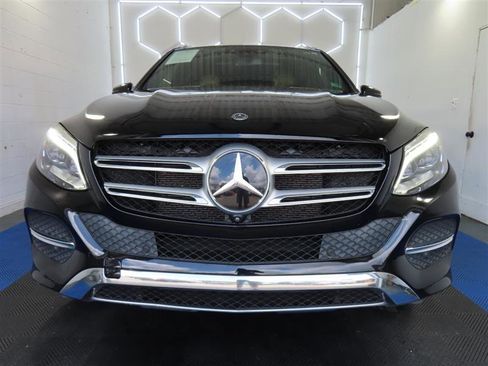 Used 2019 Mercedes-Benz GLE 400 4MATIC w/ Premium 3 Package image 2