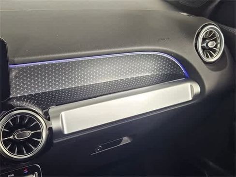 Used 2025 Mercedes-Benz GLB 250 4MATIC image 83
