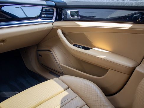 Used 2022 Porsche Panamera 4 w/ Premium Package image 20