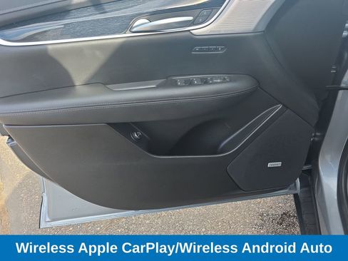Used 2025 Cadillac XT5 Premium Luxury image 11