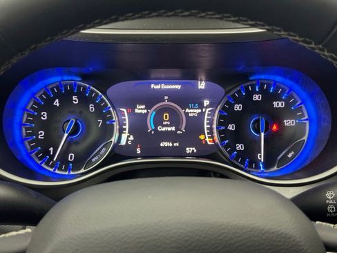 Used 2023 Chrysler Pacifica Touring-L FWD image 22