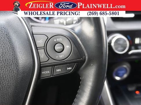 Used 2022 Toyota Venza LE image 24