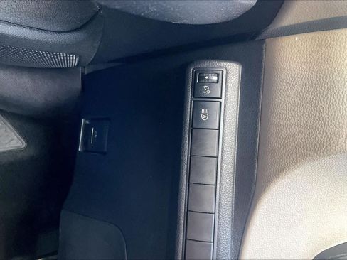 Used 2024 Toyota Corolla LE FWD image 32
