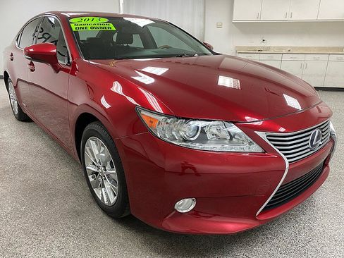 Used 2013 Lexus ES 300h w/ Luxury Pkg image 3