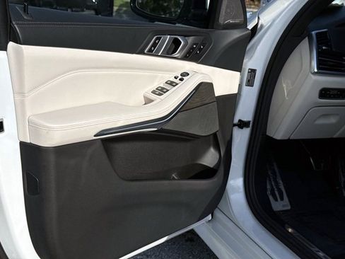 Used 2019 BMW X5 xDrive50i w/ M Sport Package AWD/4WD image 18