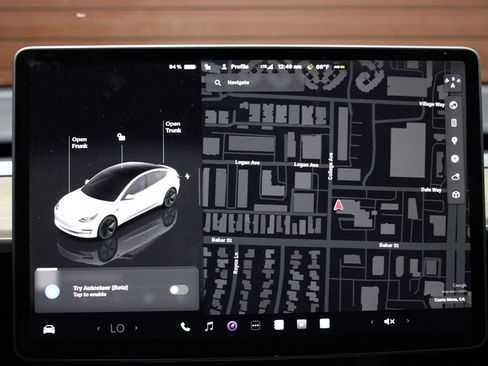 Used 2023 Tesla Model 3 Standard Range image 2