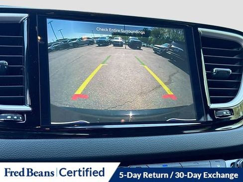 Used 2025 Chrysler Pacifica Select FWD image 17
