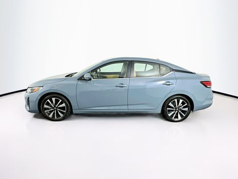 Used 2025 Nissan Sentra SV w/ SV Premium Package FWD image 4