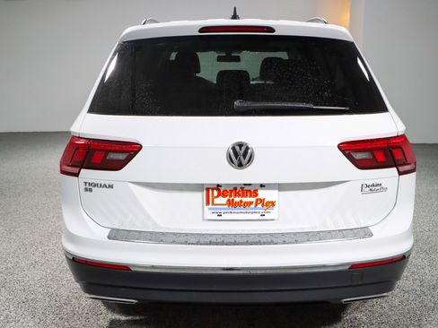 Used 2020 Volkswagen Tiguan SE w/ Panoramic Sunroof Package image 8