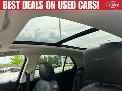Used 2022 Buick Envision Avenir w/ Technology Package II FWD image 13