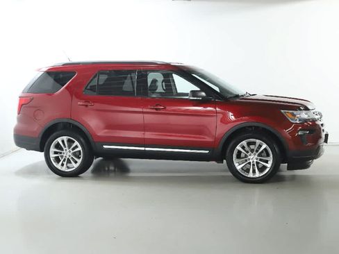 Used 2019 Ford Explorer XLT w/ Equipment Group 202A AWD/4WD image 11
