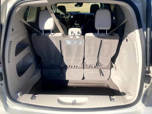 Used 2019 Chrysler Pacifica Touring-L Plus w/ Advanced Safetytec Group image 16