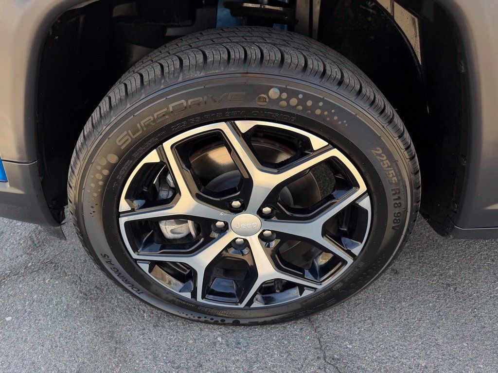 Used 2024 Jeep Compass Limited AWD/4WD image 9