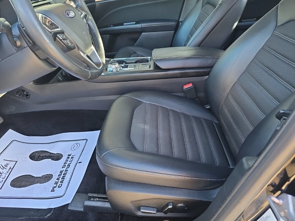 Used 2017 Ford Fusion SE w/ Equipment Group 201A FWD image 15