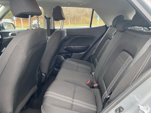 Used 2023 Hyundai Venue SEL image 17