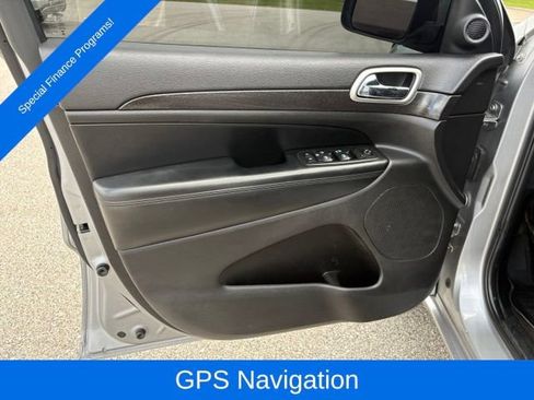 Used 2018 Jeep Grand Cherokee Altitude AWD/4WD image 10