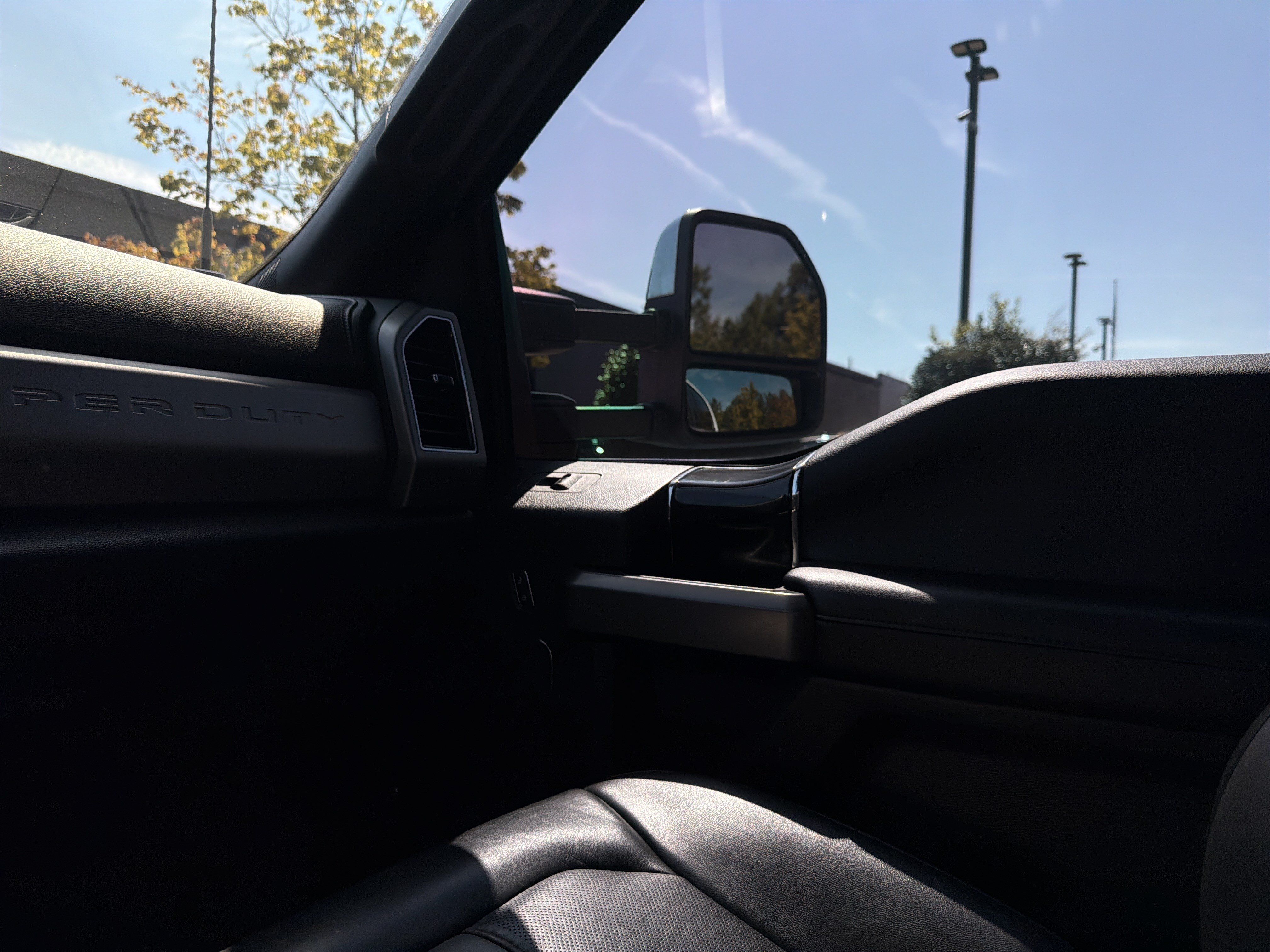 Used 2022 Ford F350 Platinum w/ FX4 Off-Road Package AWD/4WD image 20
