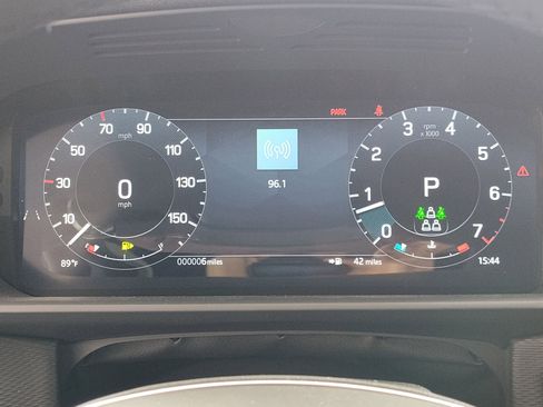 Certified 2025 Land Rover Discovery Dynamic SE image 18