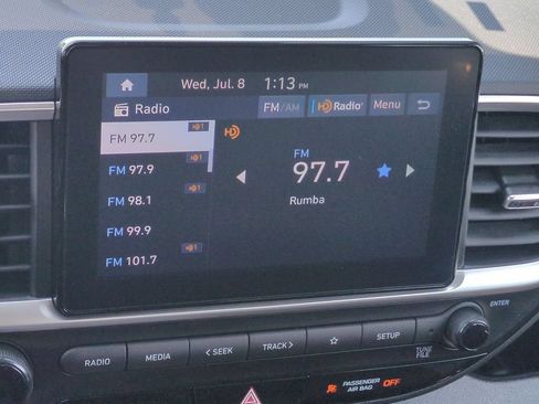 Used 2025 Hyundai Venue SEL FWD image 19