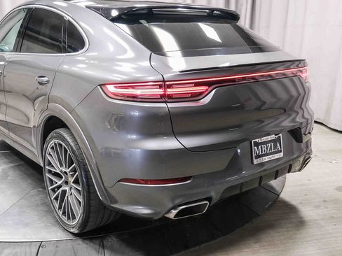 Used 2022 Porsche Cayenne image 8