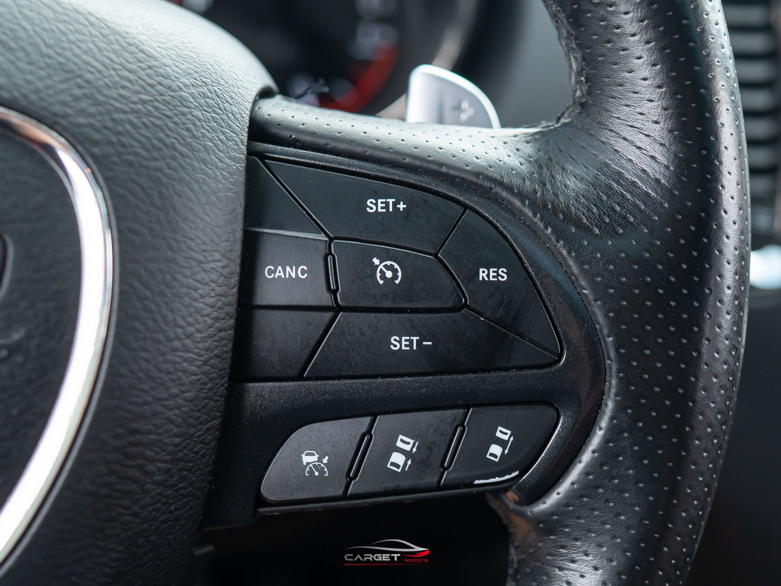 Used 2018 Dodge Durango R/T w/ Technology Group AWD/4WD image 24
