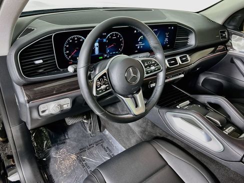 Used 2023 Mercedes-Benz GLS 450 4MATIC image 9