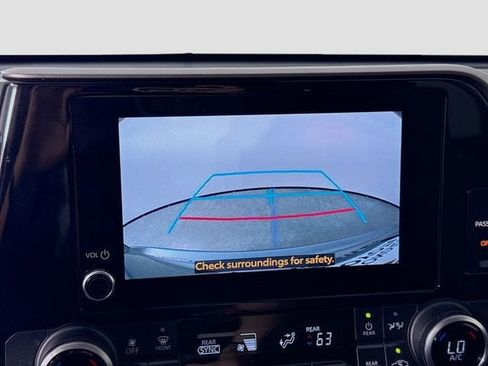 Used 2023 Toyota Highlander LE FWD image 13