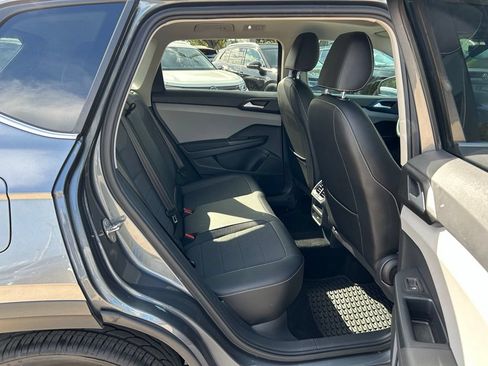 Certified 2022 Volkswagen Taos SE AWD/4WD image 43
