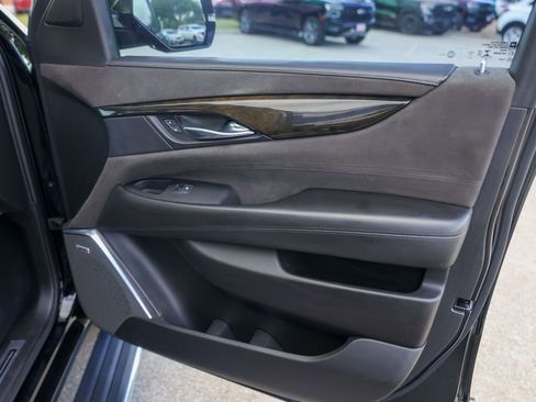 Used 2018 Cadillac Escalade ESV Platinum image 31