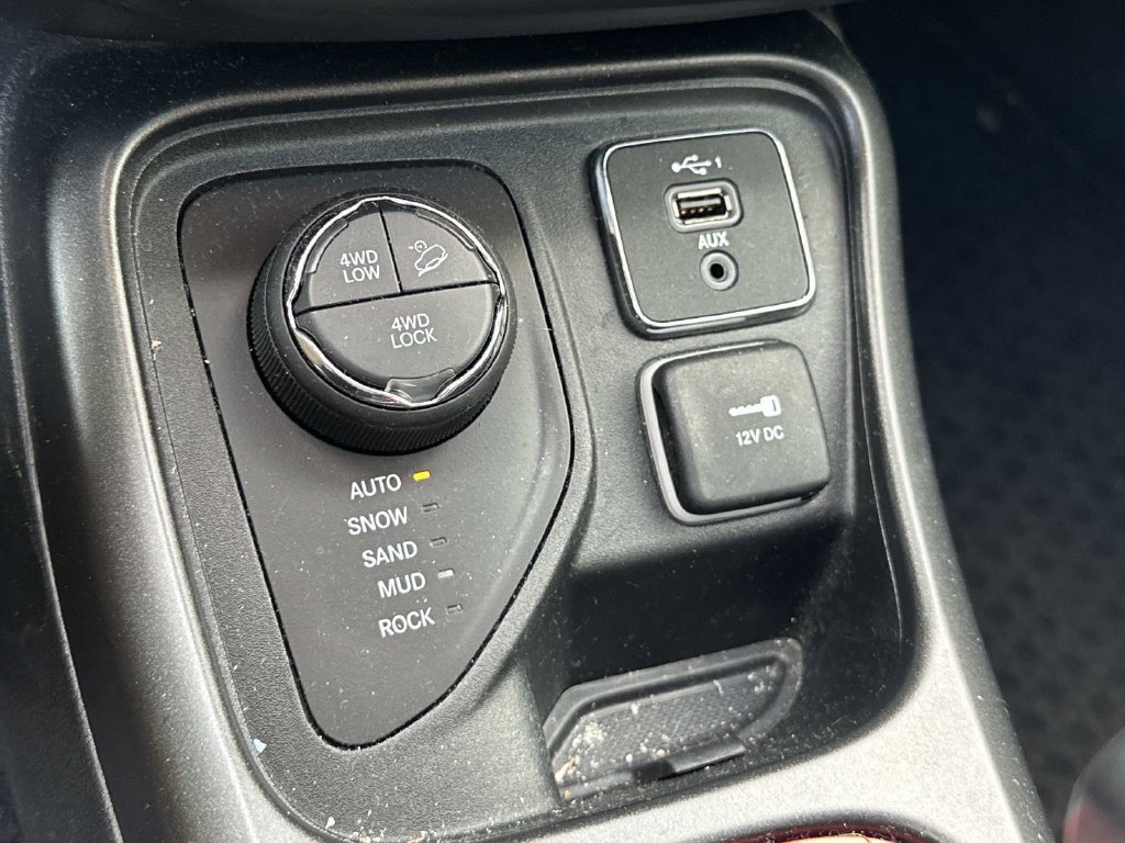 Used 2018 Jeep Compass Trailhawk w/ Leather Interior Group AWD/4WD image 22